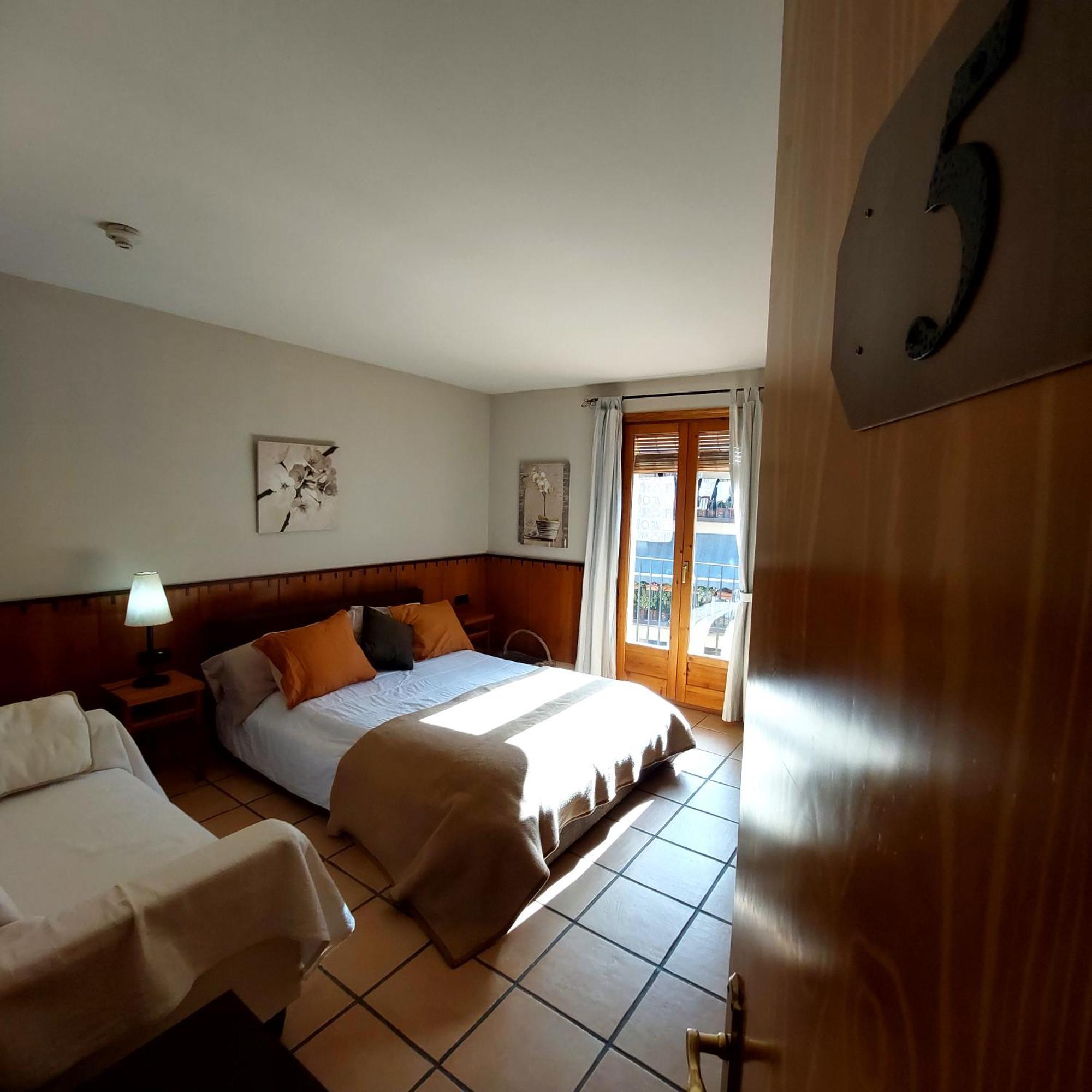 Hostal Tastavins Peñarroya de Tastavins Rum bild